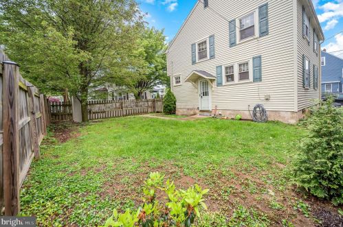 102 Willow St, Carlisle PA  17013-3931 exterior