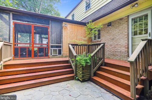 1221 Pinecrest Cir, Silver Spring MD 20910-1626 exterior