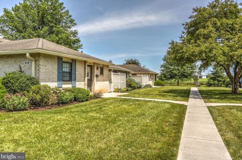 45 Valleybrook Dr, Lancaster PA  17601-4612 exterior