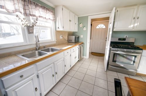 1 Indian Hill Rd, Sandown, NH 03873-2432