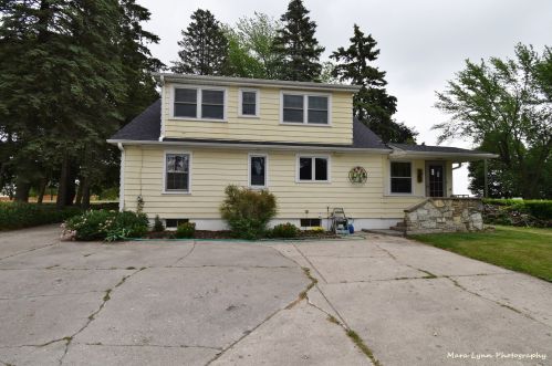 1919 Somonauk St, Sycamore IL  60178-3024 exterior