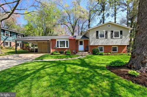 7012 Hadlow Dr, Springfield, VA 22152-3239
