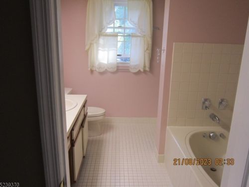 92 Quartz Ln, Paterson NJ  07501-3348 exterior