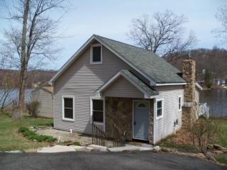 103 Shore Dr, Wantage, NJ 07461-1130