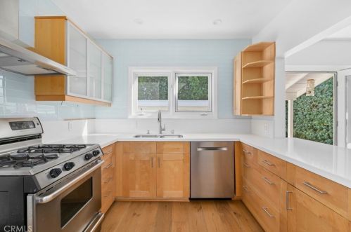 4706 Halbrent Ave, Van Nuys CA  91403-2420 exterior