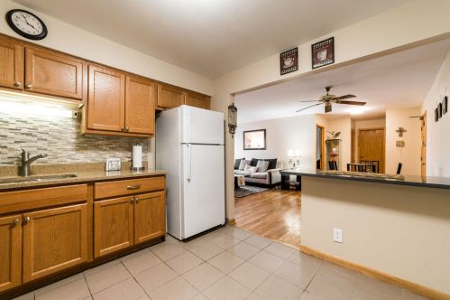 9351 Lady Bird Ln, Des Plaines, IL 60016-4265