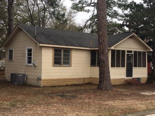 113 Simmons St, Baxley, GA 31513-0459