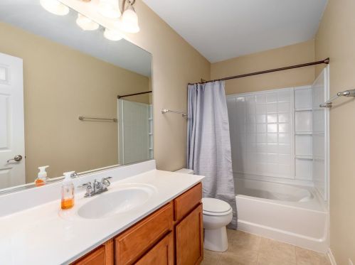 722 James Dr, Pingree Grove IL  60140-8291 exterior