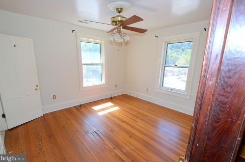151 Fairfax St, Berkeley Springs WV  25411-3237 exterior