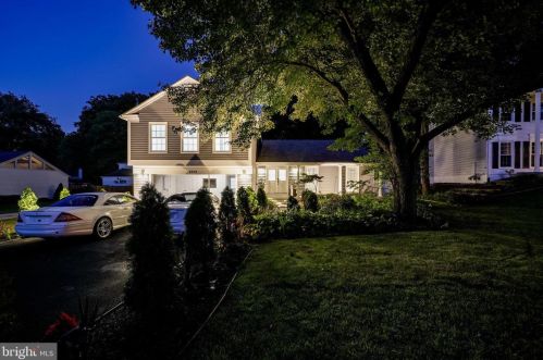 6309 Capella Ave, Springfield VA  22015-3220 exterior