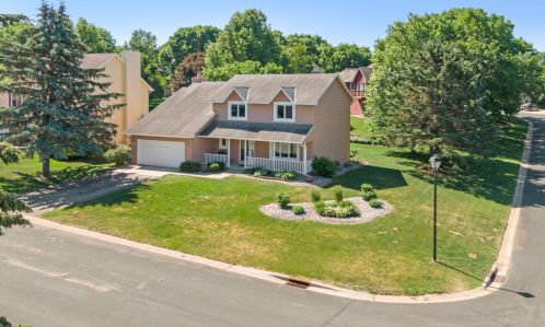 1390 Camelback Dr, Saint Paul, MN 55123-2146
