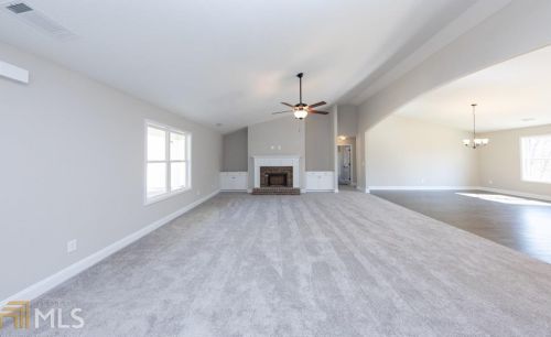 561 Oconee Ln, Commerce, GA 30529-4182