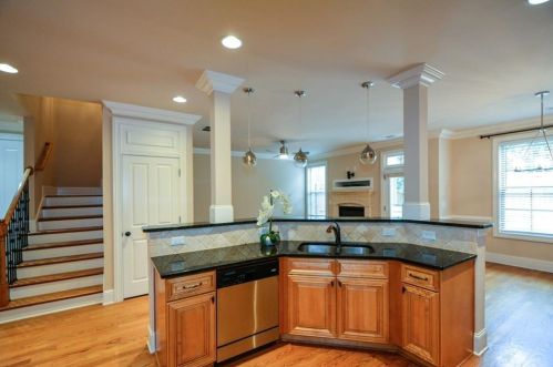7880 Glisten Ave, Atlanta GA  30328-2465 exterior