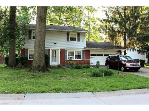 1368 Birchview Dr, Vermilion, OH 44089-1715