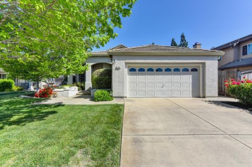 8641 Golden Sage Dr, Elk Grove, CA 95624-3852