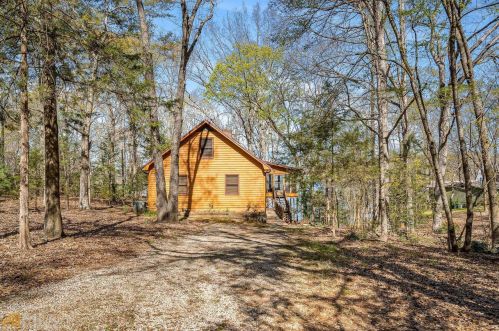 898 Reed Creek Pt, Hartwell, GA 30643-2464