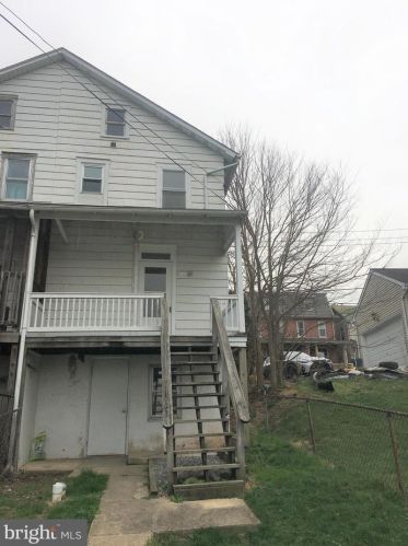 42 Lincoln Ave, Ephrata PA  17522-2714 exterior