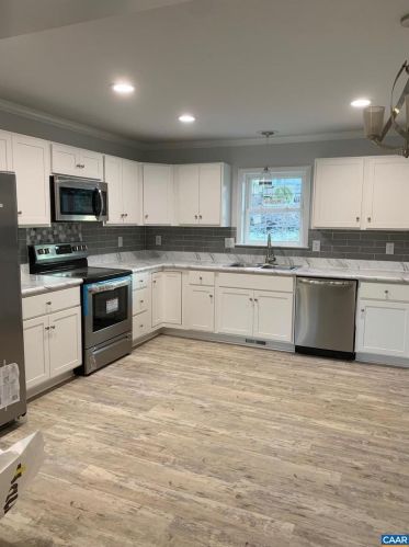 6 Windy Way, Bybee, VA 22963-2640