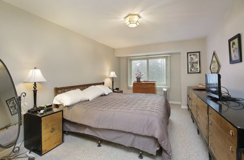 303 Redwing Dr, Bannockburn IL  60015-3684 exterior