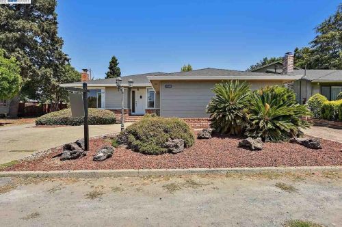 3880 Somerset Ave, Hayward, CA 94546-3443