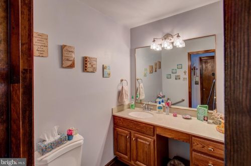 11 Cavalier Dr, Trenton NJ  08619-1357 exterior