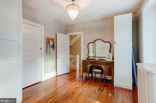 301 Gravers Ln, Philadelphia PA 19118-2802 exterior