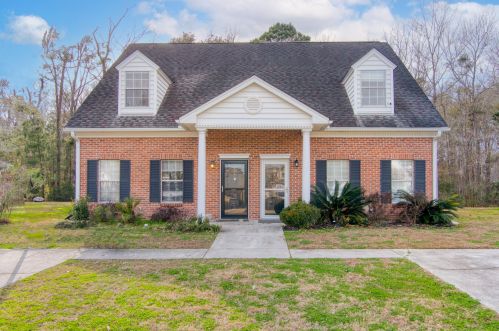 3276 Queensgate Way, Mount Pleasant SC  29466-6989 exterior