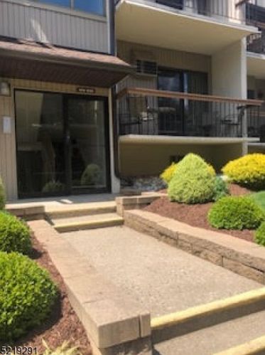 605 Ridge Mews, Wood-Ridge NJ  07075-1352 exterior