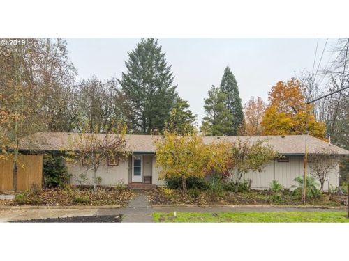 1215 4th St, Newberg, OR 97132-3203