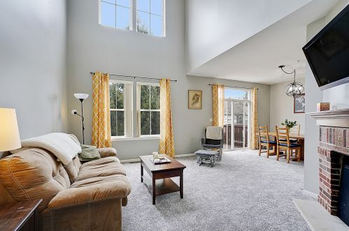 55 Tanglewood Dr, Glendale Heights, IL 60137-7830