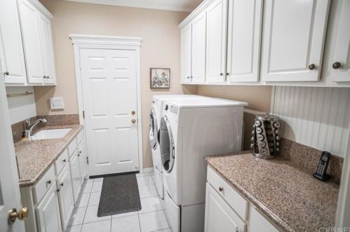 565 Granite Hl St, Simi Valley CA 93065-0614 exterior