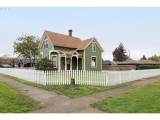 801 3rd St, Newberg, OR 97132-3125