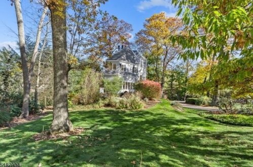 75 Bellvale Rd, Mountain Lakes, NJ 07046-1352