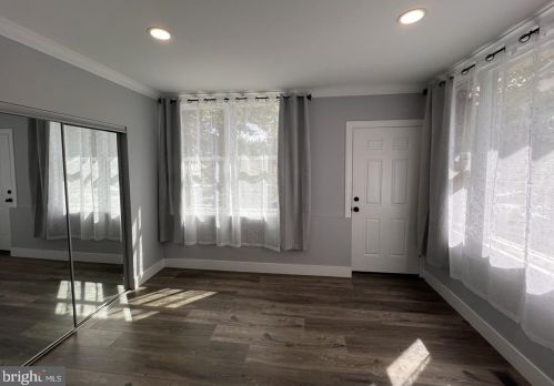 7048 Broad St, Philadelphia, PA 19126-1713