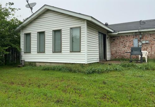 3633 Madrid Dr, Fort Worth TX  76133-6359 exterior