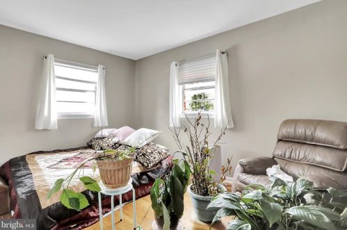 1378 Valley Rd, Berkeley Springs WV  25411-4801 exterior