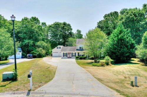 3620 Cobblestone Dr, Loganville, GA 30052-2933