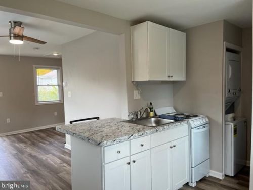 325 Evergreen Ave, Somerdale, NJ 08083-1617
