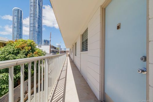 711 Alder St, Honolulu HI  96814-2269 exterior