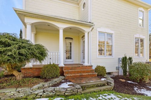 88 Cornerstone Dr, Wapping, CT 06074-2399