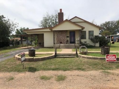 207 Walton St, Longworth, TX 79543-2181