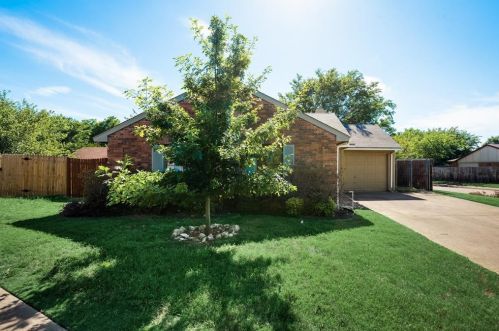 417 Vincent St, Cedar Hill TX  75104-9088 exterior