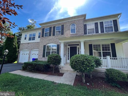 8318 Shimmering Rock Rd, Gainesville, VA 20155-1772