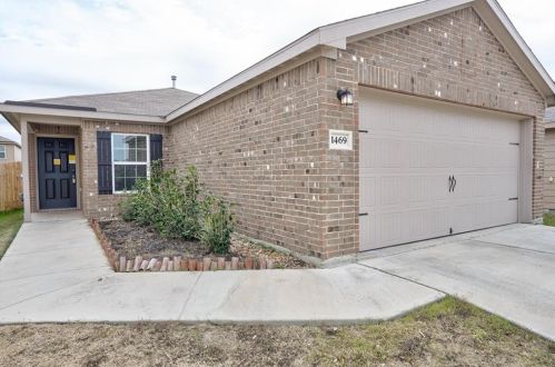 1469 Breanna Ln, Uhland TX  78640 exterior