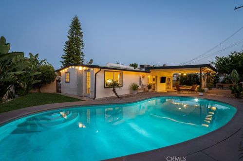 6625 Longridge Ave, Van Nuys, CA 91401-1324