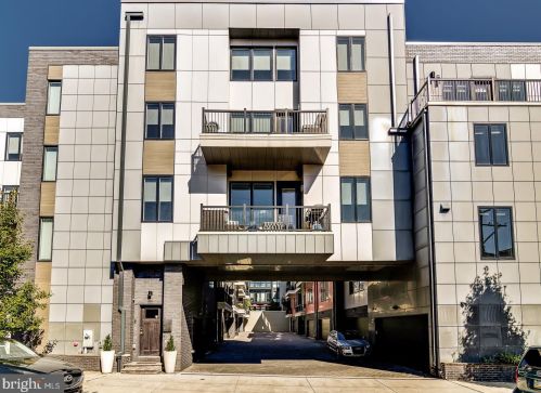 305 Green St, Philadelphia, PA 19123-2938