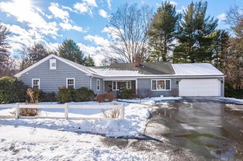 15 Winchell Smith Dr, Farmington, CT 06032-2222