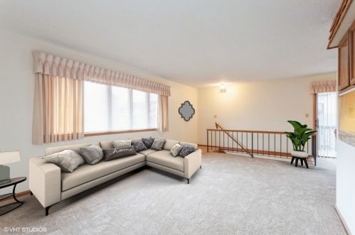 230 Manor Dr, Mokena, IL 60451-1687