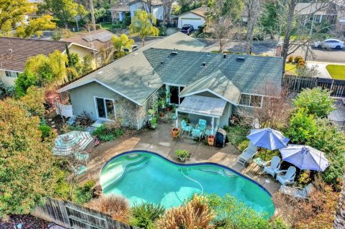 365 Evergreen Dr, Vacaville, CA 95688-2136