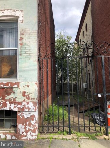 931 26th St, Philadelphia, PA 19130-1301